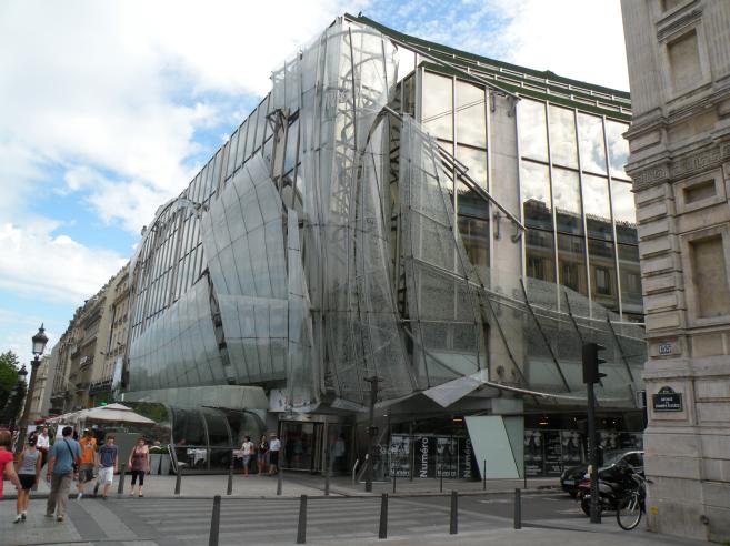  façade du Drugstore Publicis